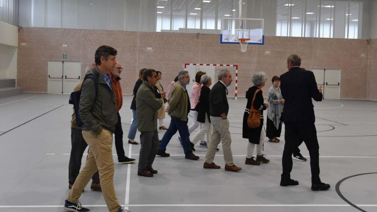 El polideportivo de O Castrillón recibe 1.200 visitantes en dos días | VÍCTOR ECHAVE