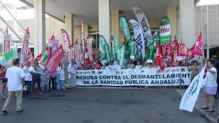 Los sindicatos protestan en Córdoba por la situación de la bolsa del SAS y aseguran que "perjudica a miles de profesionales"