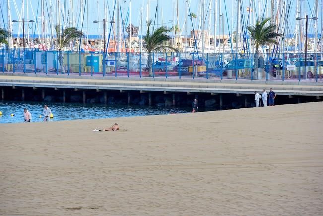 Las Alcaravaneras cerrada al baño por un ...