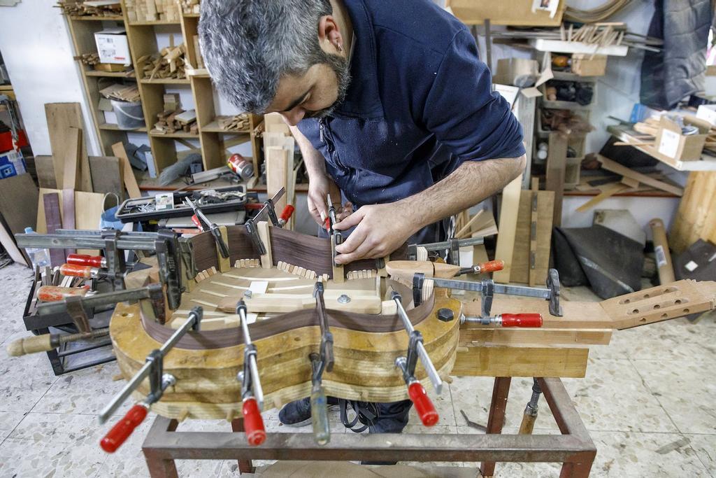 Fábrica artesana de guitarras del lutier Valeriano Bernal, en Algodonales.