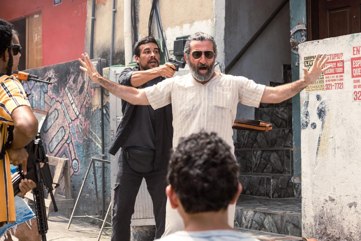 Mario Casas y Luis Zahera, durante los rodajes de 'Zeta'