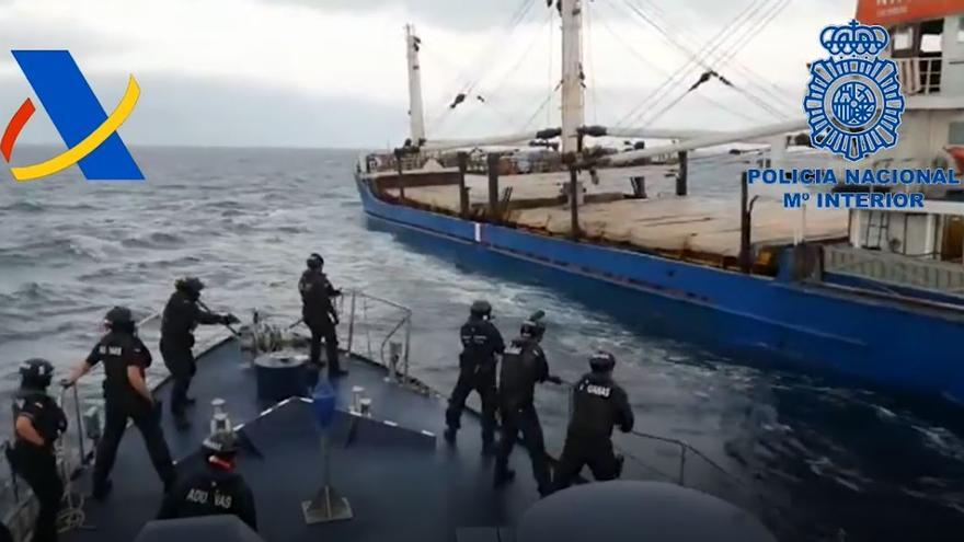 Interceptado en aguas cercanas a Canarias un buque con 20 toneladas de hachís
