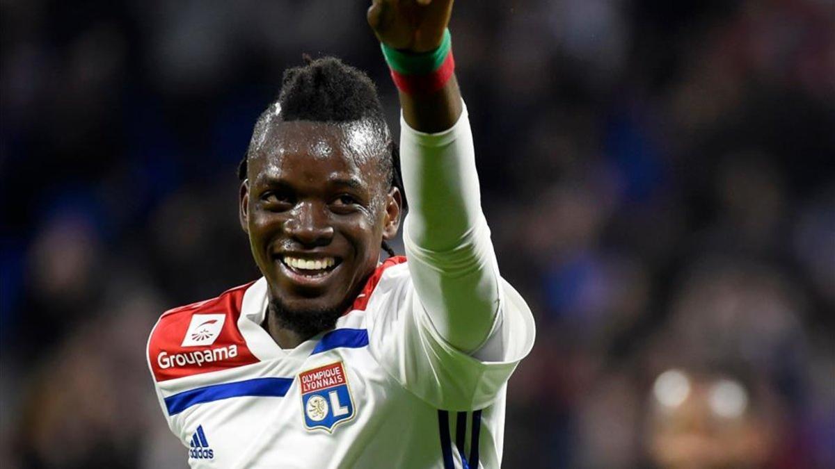 Bertrand Traoré celebra un tanto con el Lyon