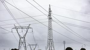 Imagen de varios tendidos eléctricos a las afueras de Madrid.