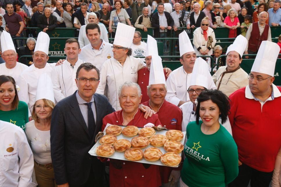 Reparten más de 10.000 Pasteles de Carne en la pla