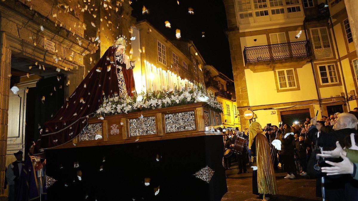 La procesión de la Humildad partió de la iglesia parroquial de Santa María do Camiño