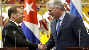 El primer ministro de Rusia, Dmitri Medvédev, y el presidente de Cuba, Miguel Díaz-Canel.