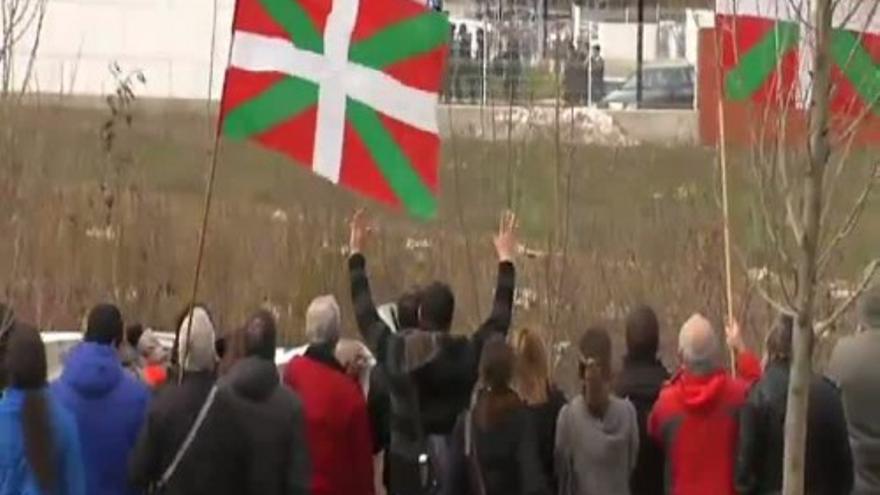 Los Príncipes de Asturias inauguran una lavandería