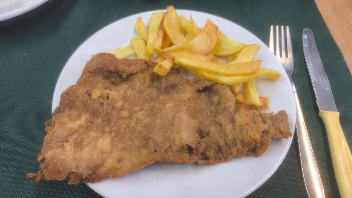 El escalope de ternera de Café de la Rambla (El Prat de Llobregat).