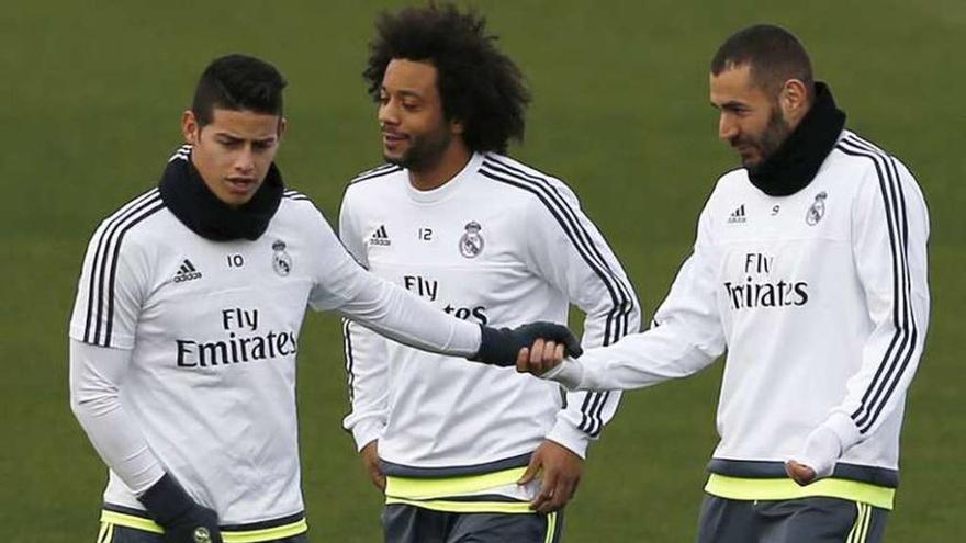 James, Marcelo y Benzema, ayer. // Efe