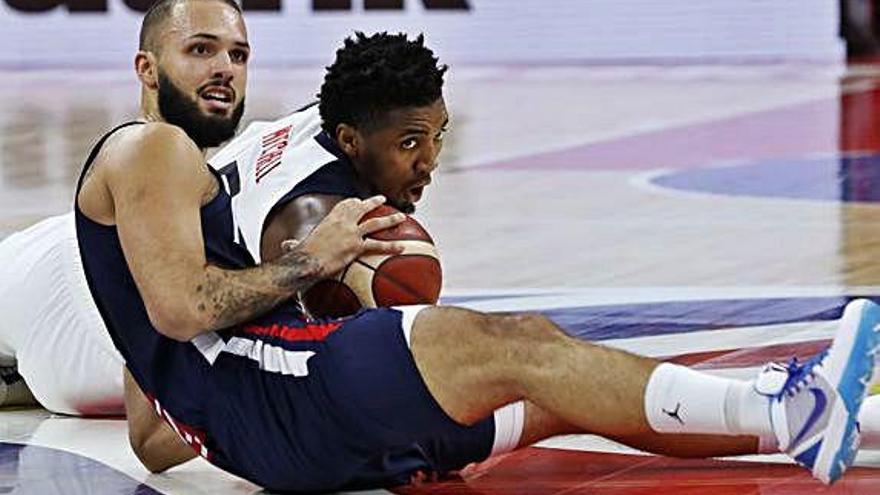 Evan Fournier en una jugada del partit d&#039;ahir que va guanyar França