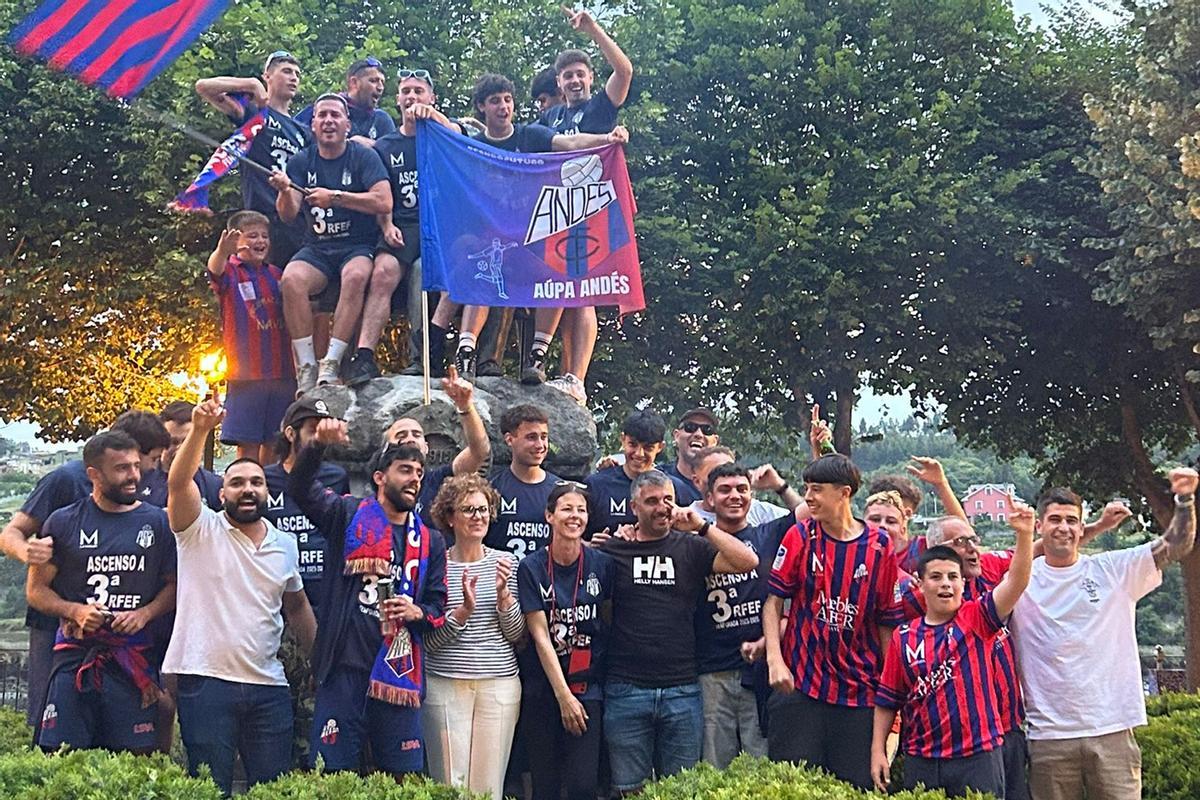 EN IMÁGENES: Así han celebrado Condal, Astur y Andés el ascenso a la Tercera Federación de Asturias