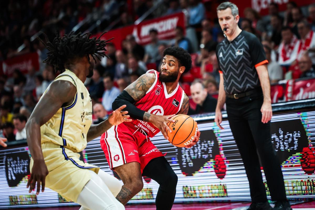 Cale, en una acción defensiva ante el Casademont Zaragoza