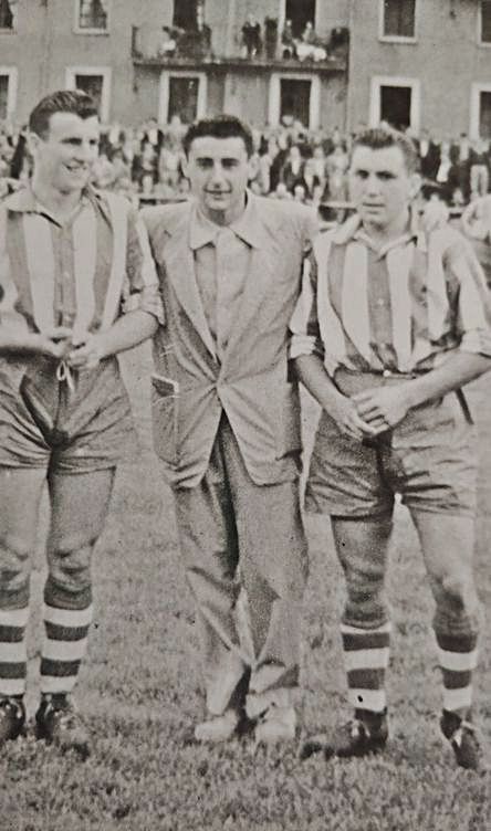 Tani Arrieta, a la derecha, con Atanasio Vidal y el cronista José Ramón Alonso, en los años 50.