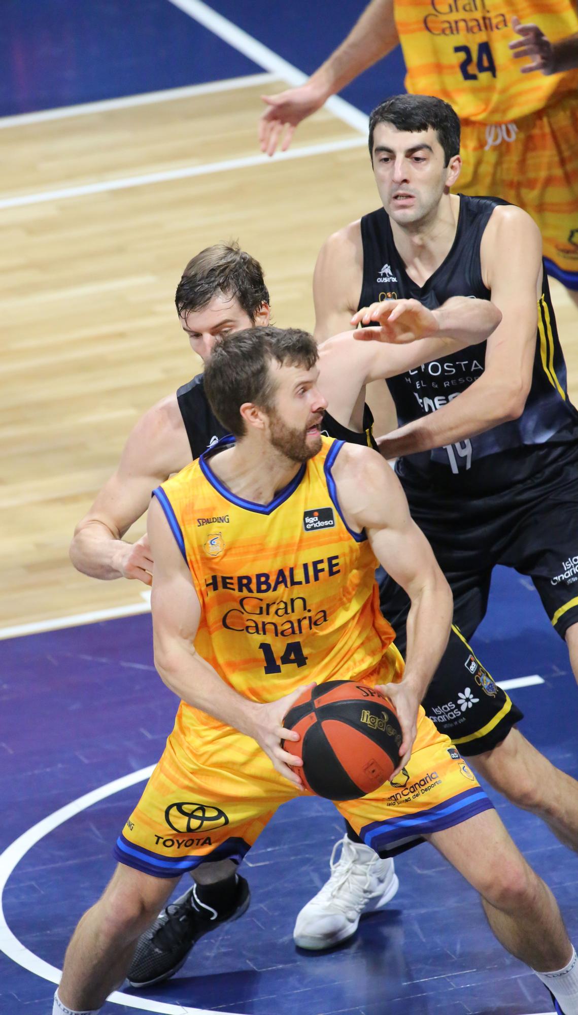 Imágenes del derbi Iberostar Tenerife-Herbalife Gran Canaria