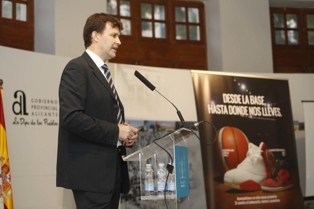 El presidente del club, Toni Gallego, considera prioritario volver a la élite del baloncesto español durante la puesta de largo del nuevo proyecto en el Palacio Provincial