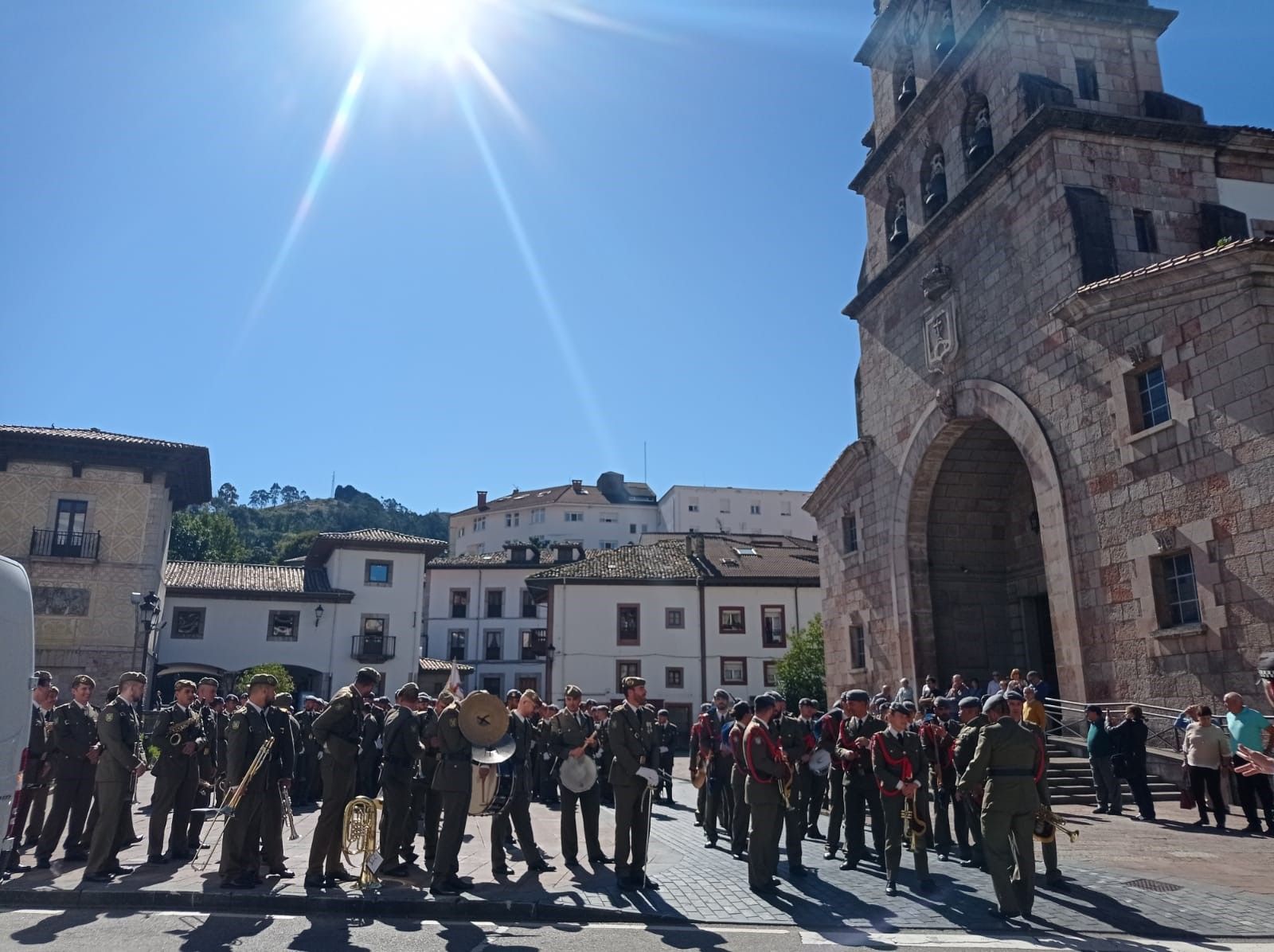 Multitudinaria jura de bandera en Covadonga, con imágenes para la historia en el real sitio