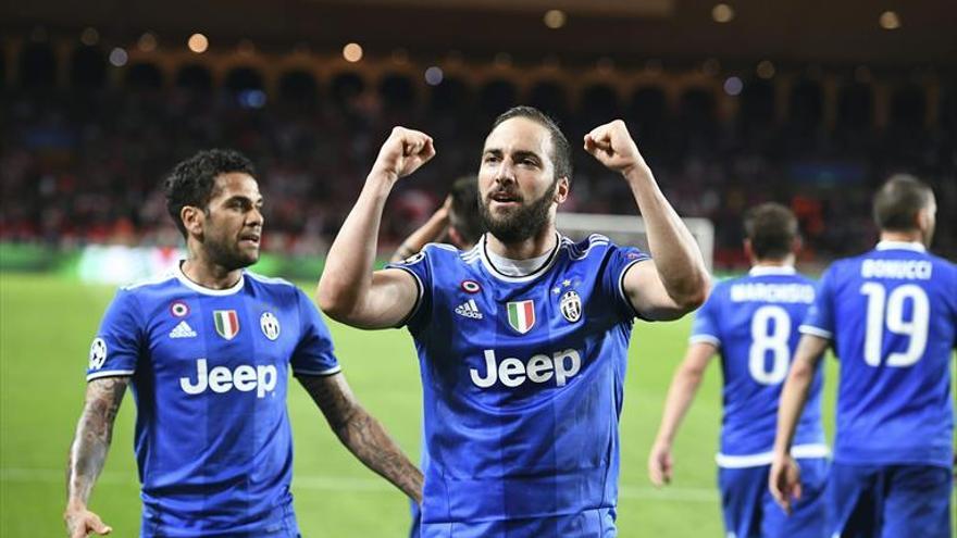 Higuaín hace gala de efectividad y acerca a la Juventus a la final