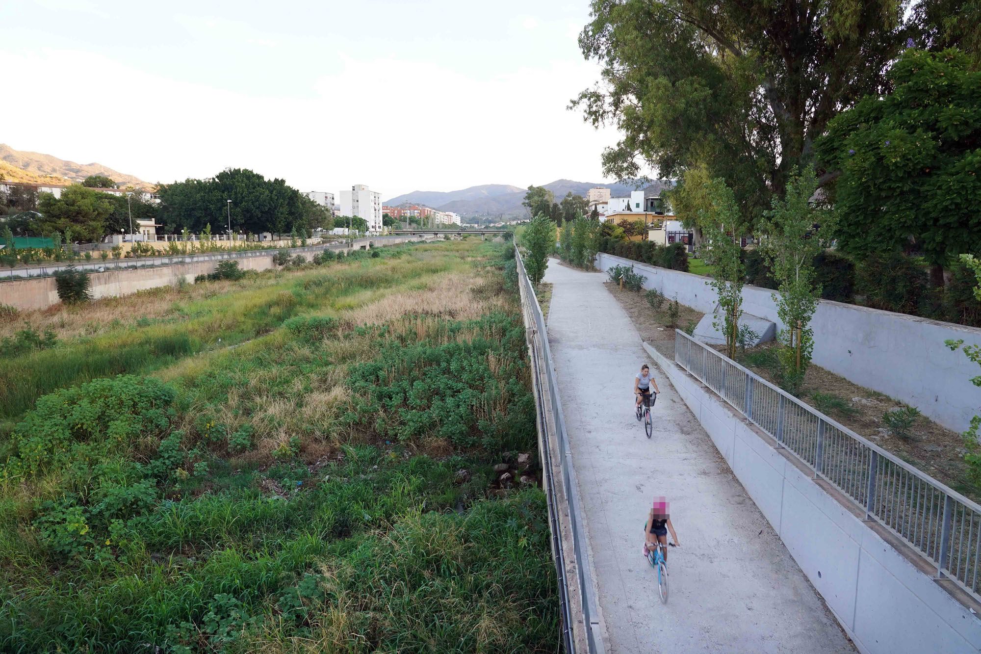 Septiembre de 2023. Aspecto del río Guadalmedina a su paso por la ciudad.