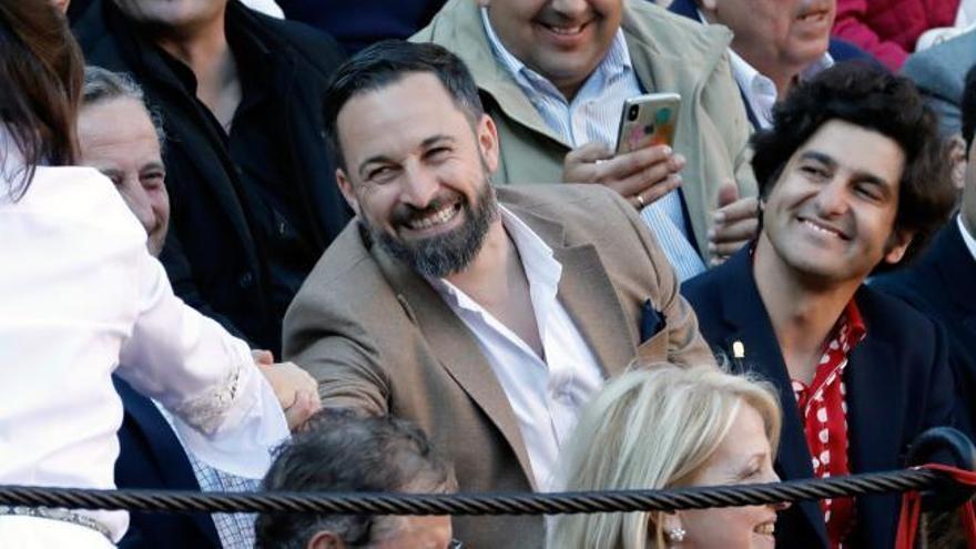 Abascal propone legalizar el uso de armas para defensa personal