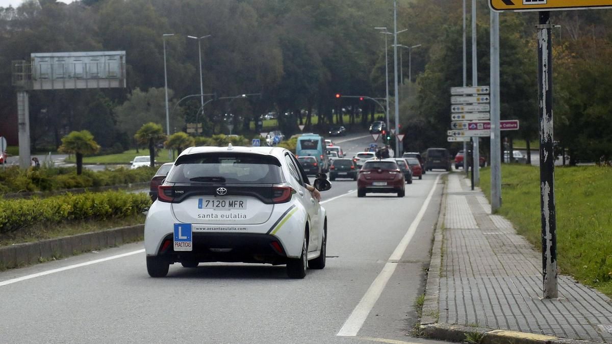 Prácticas de conducción en el entorno de San Caetano, en la capital gallega.