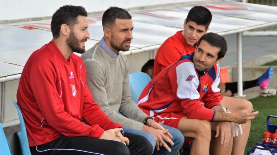 Chicho, entre Damià i Yeto, en un duel d&#039;aquesta temporada