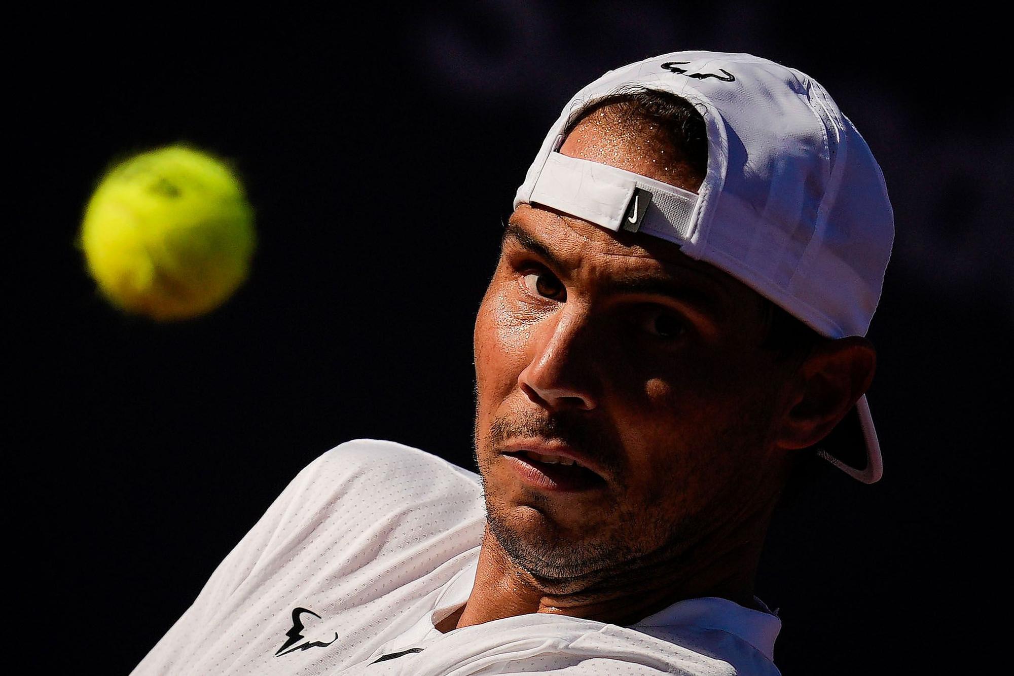 Rafa Nadal se entrena en l apista central del RCT Barcelona-1899