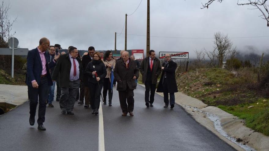 Mayte Martín Pozo inaugura la carretera de Españadeño