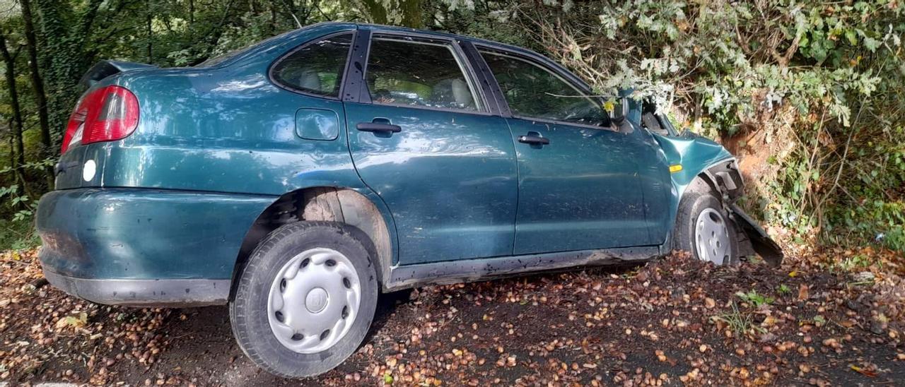 El Seat Córdoba siniestrado esta mañana en Silleda