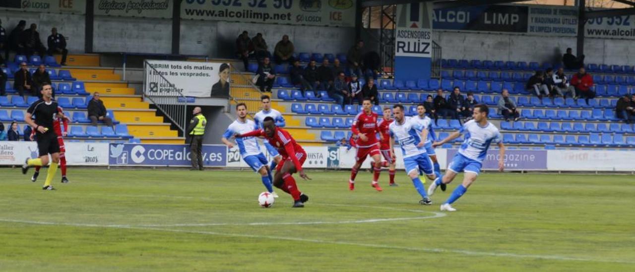 El Alcoyano coge oxígeno