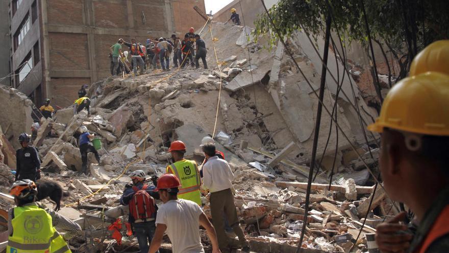 Devastación tras el terremoto