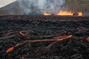Un nuevo volcán entra en erupción en Islandia