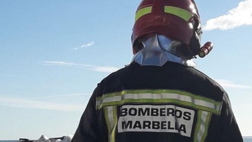 Imagen de archivo de un bombero de Marbella.