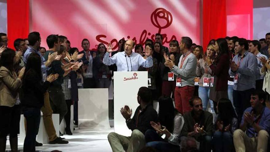 Rubalcaba proclama la &quot;vuelta&quot; del PSOE y restaña la herida con el PSC