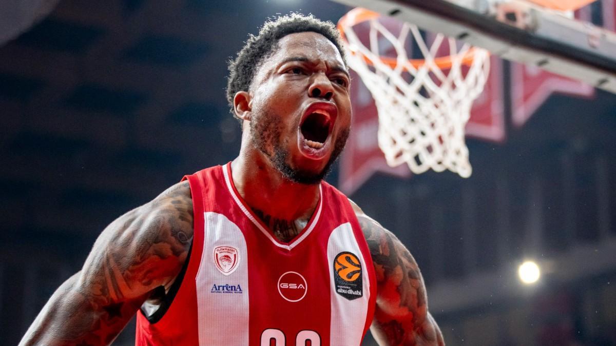 Tyrique Jones destrozó a los pívots del Barça