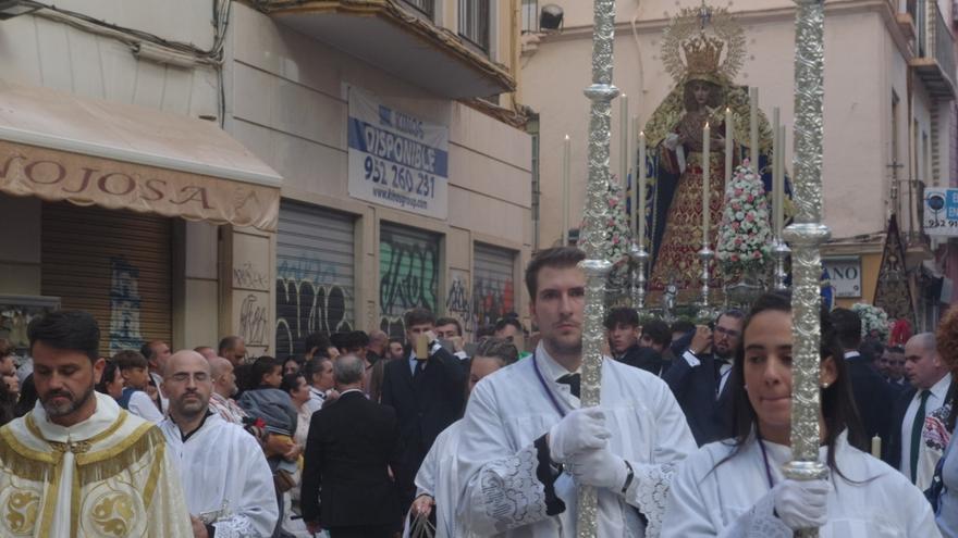 El Rosario vespertino de la Virgen de Lágrimas y Favores, en imágenes