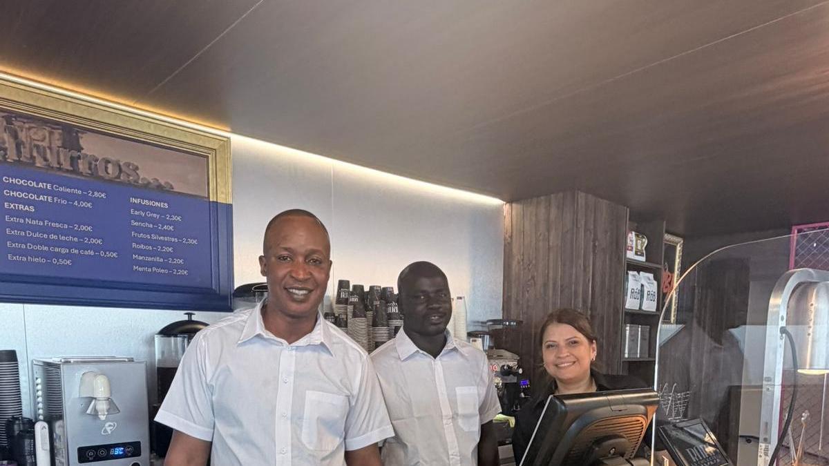 Bamba Diop, Abdou Diagne y Rosa Chacón.