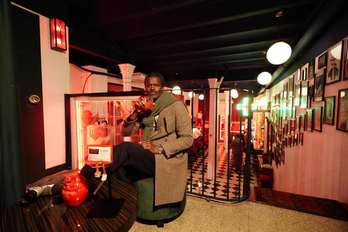 Barcelona 19/01/2025 Nueva coctelería clandestina en una farmacia : Pharmacy , en la calle Pau Claris Fotografía de Ferran Nadeu
