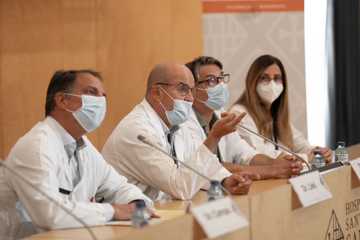 El equipo médico del Hospital de la Santa Creu i Sant Pau (Barcelona) que ha atendido al expresidente Jordi Pujol.