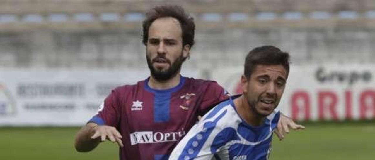 Ramiro de Lillo, presionado por Jonás, del Navarro. Ramiro de Lillo, presionado por Jonás, del Navarro.