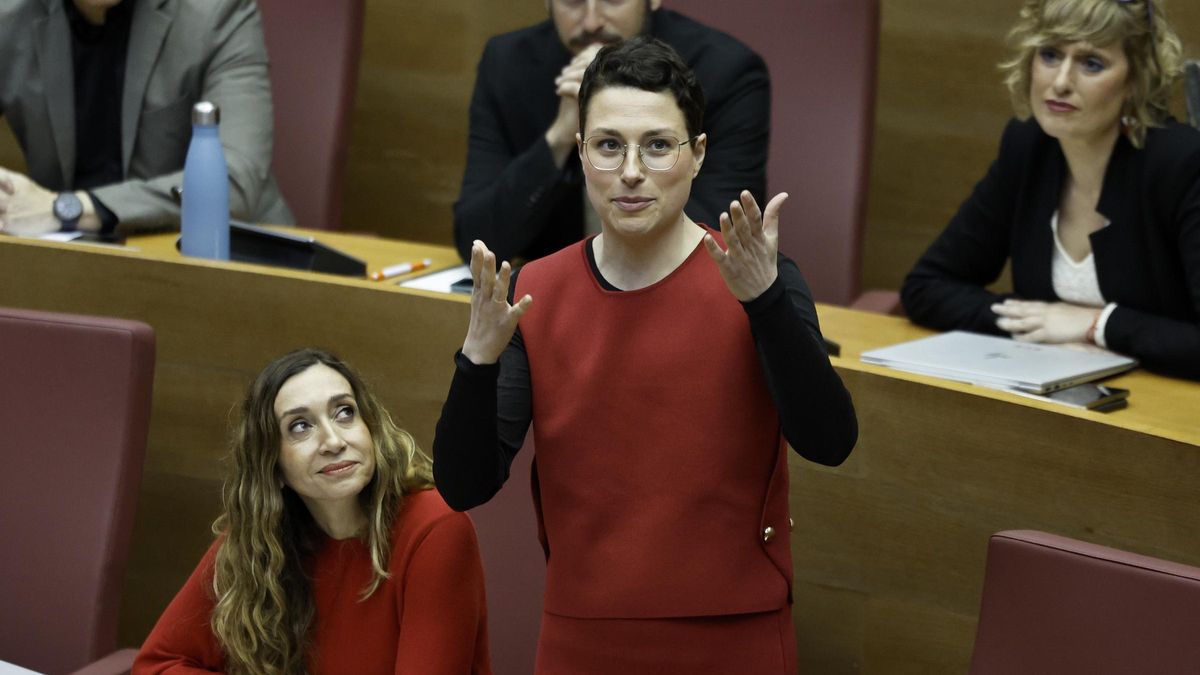 Aitana Mas interviene en el pleno de las Corts, este jueves.