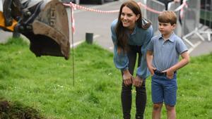 Kate Middleton con su hijo Louis