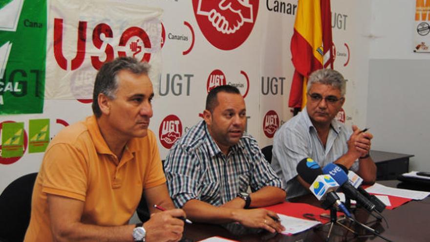José Socorro (UGT), Jacinto Ortega (IC) y Juan Díaz (USO), ayer. | acfi press