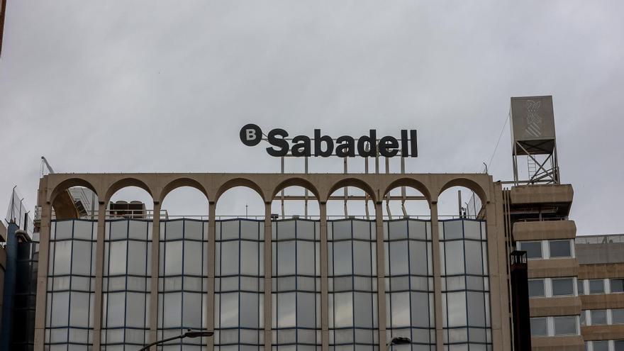 La fusión BBVA-Sabadell podría afectar a un máximo de 1.300 empleados en la C. Valenciana