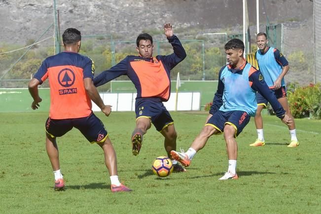 Entrenamiento de la UD Las Palmas en la mañana ...