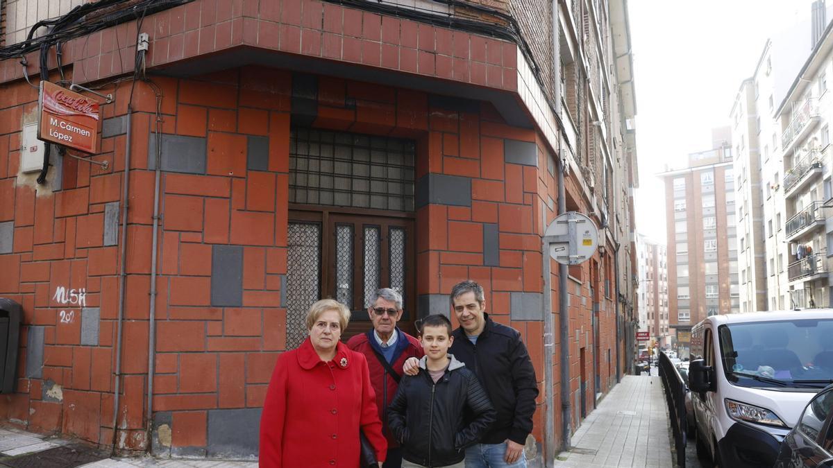 VÍDEO: La calle Progreso y sus alrededores, una zona de Gijón llena de bajos comerciales cerrados: "Es una pena"