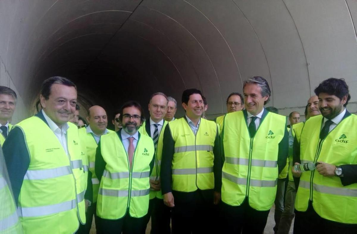 José Mª Albarracín, Pedro Rivera, Juan Bravo, Antonio Sevilla, De la Serna y López Miras, en Camarillas.