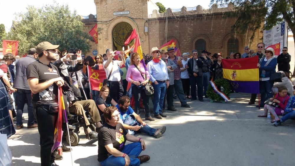 Homenaje a los fusilados del franquismo en el cementerio de Paterna