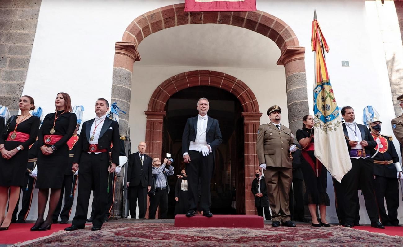 Traslado del pendón de Santa Cruz y misa del 3 de mayo