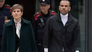Dani Alves sale de la cárcel tras pagar la fianza de un millón de euros